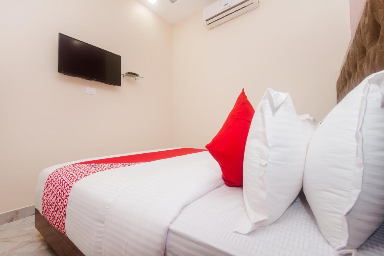 Hotel O Greenforest Near Airport Road Metro Station Bombaj Exteriér fotografie